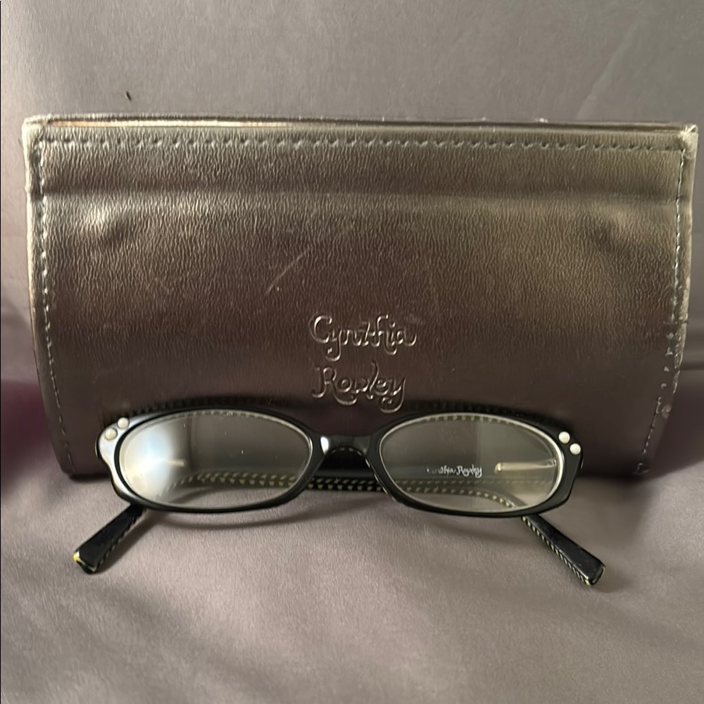 Cynthia Rowley Black and GreenGlasses with Silver Case